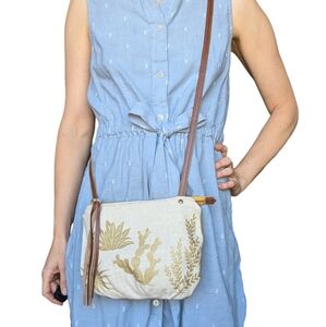 💥3 for$12 deal💥Succulent crossbody bag, in neutral olive green, gold cacti